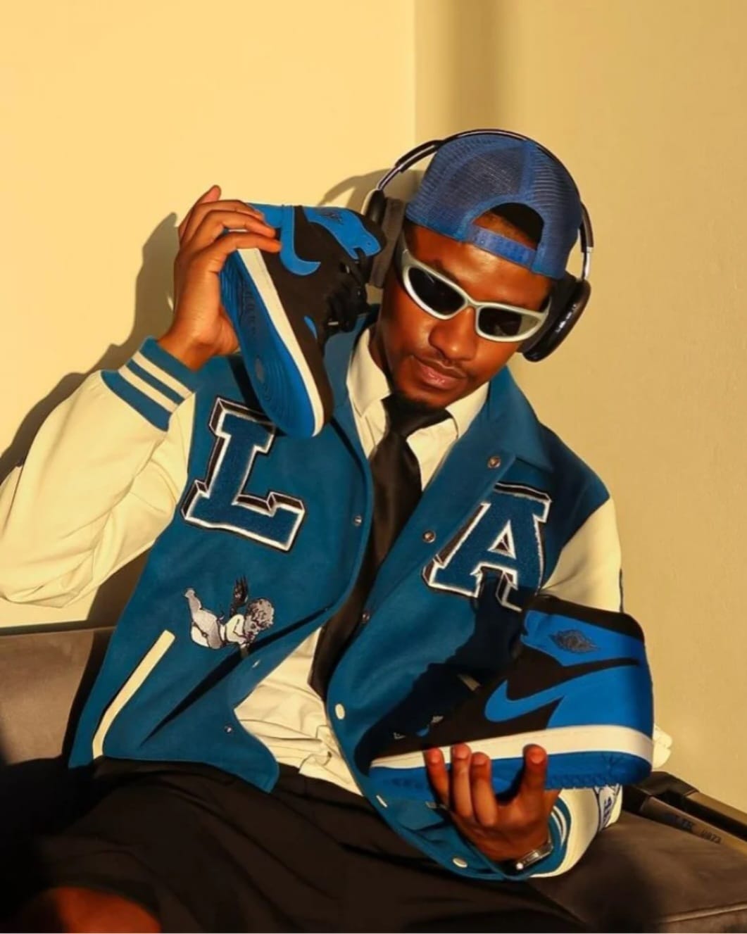 NIKE AIR JORDAN RETRO 1 ROYAL REIMAGINED SEMI UA